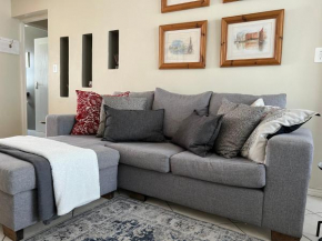 Townhouse close to Restaurants & Shops in Claremont